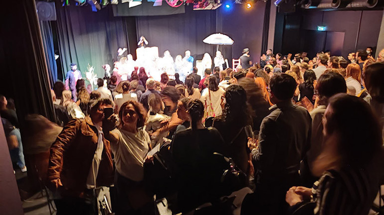 Frankfurt’ta tiyatro coşkusu sürüyor