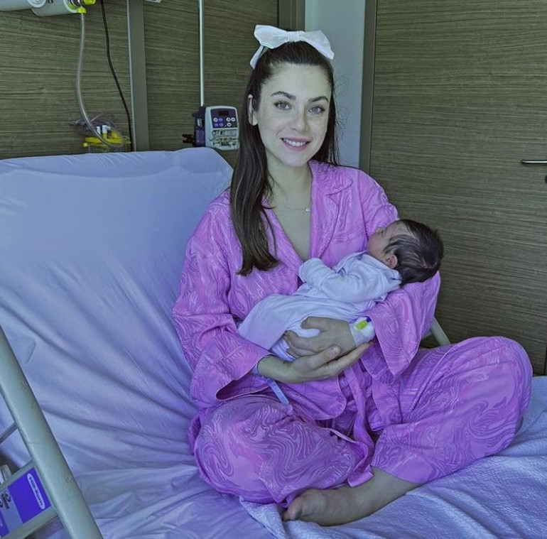 Doğum sonrası ilk fotoğraf... 4 Kasım 2025... Hoş geldin oğlum