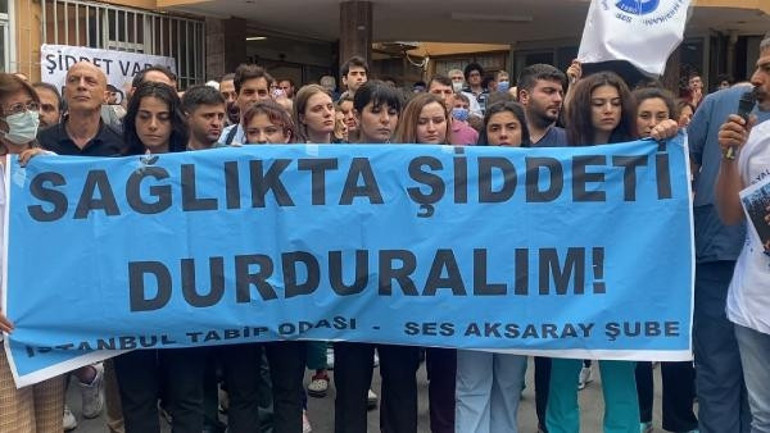 Cerrahpaşada sağlık çalışanına saldırı İş bırakma eylemi yaptılar