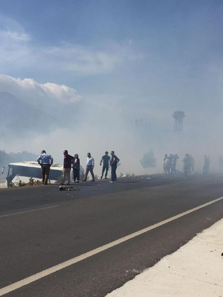 Hatayda anız dumanı zincirleme kazaya yol açtı: 1i ağır 10 yaralı