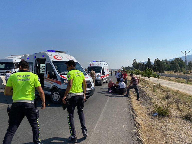 Hatayda anız dumanı zincirleme kazaya yol açtı: 1i ağır 10 yaralı