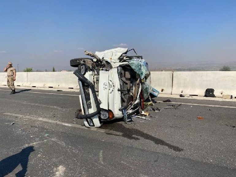 Hatayda anız dumanı zincirleme kazaya yol açtı: 1i ağır 10 yaralı
