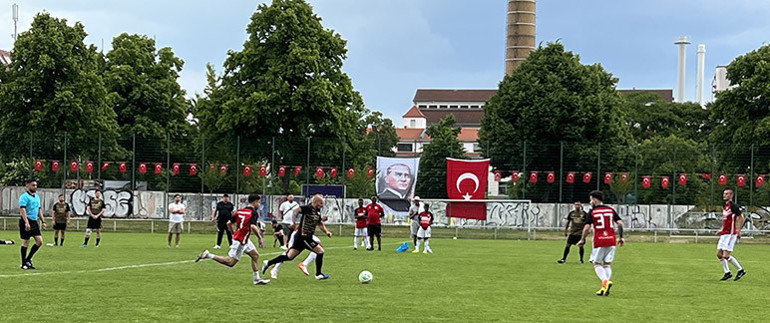 Almanya’da Atatürk Kupası’nı Spandauer FC Veritas kazandı