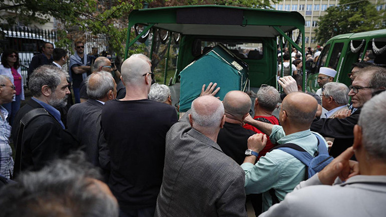 Karikatür dünyasının unutulmaz ismi, Hürriyet çizeri Latif Demirci son yolculuğuna uğurlandı