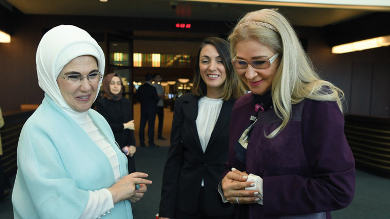 Emine Erdoğan ve Maduronun eşi Cilia Flores Millet Kütüphanesini ziyaret etti