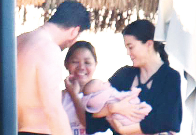 Kıvanç Tatlıtuğ ile Başak Dizerin oğulları Kurt Efe ilk kez görüntülendi