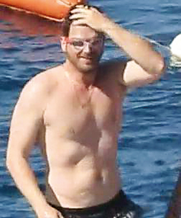 Kıvanç Tatlıtuğ ile Başak Dizerin oğulları Kurt Efe ilk kez görüntülendi