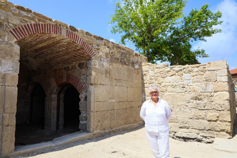 Antalyada yıkılan kaçak yapıların altından tarih çıktı