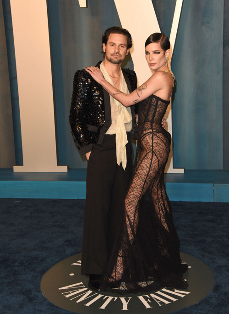 Ünlü şarkıcının konserini sel aldı: Hepiniz güvende misiniz