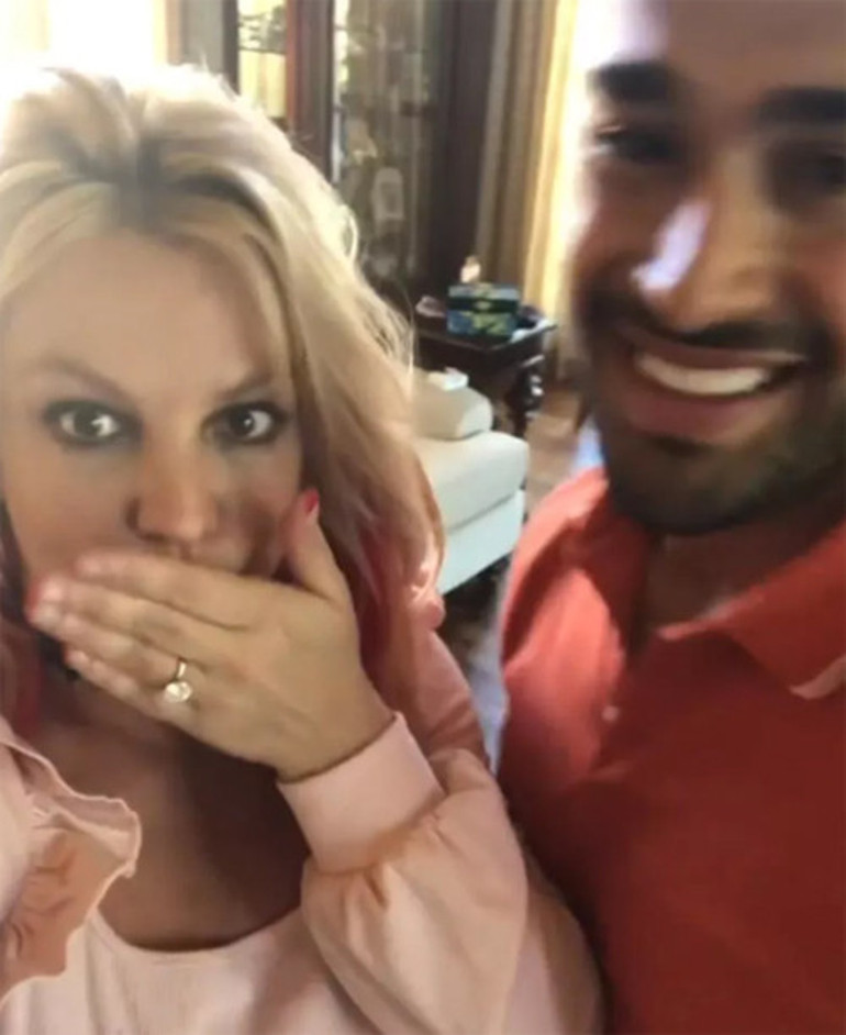 Eski eşi, ünlü şarkıcının düğününü bastı: O benim ilk ve tek eşim