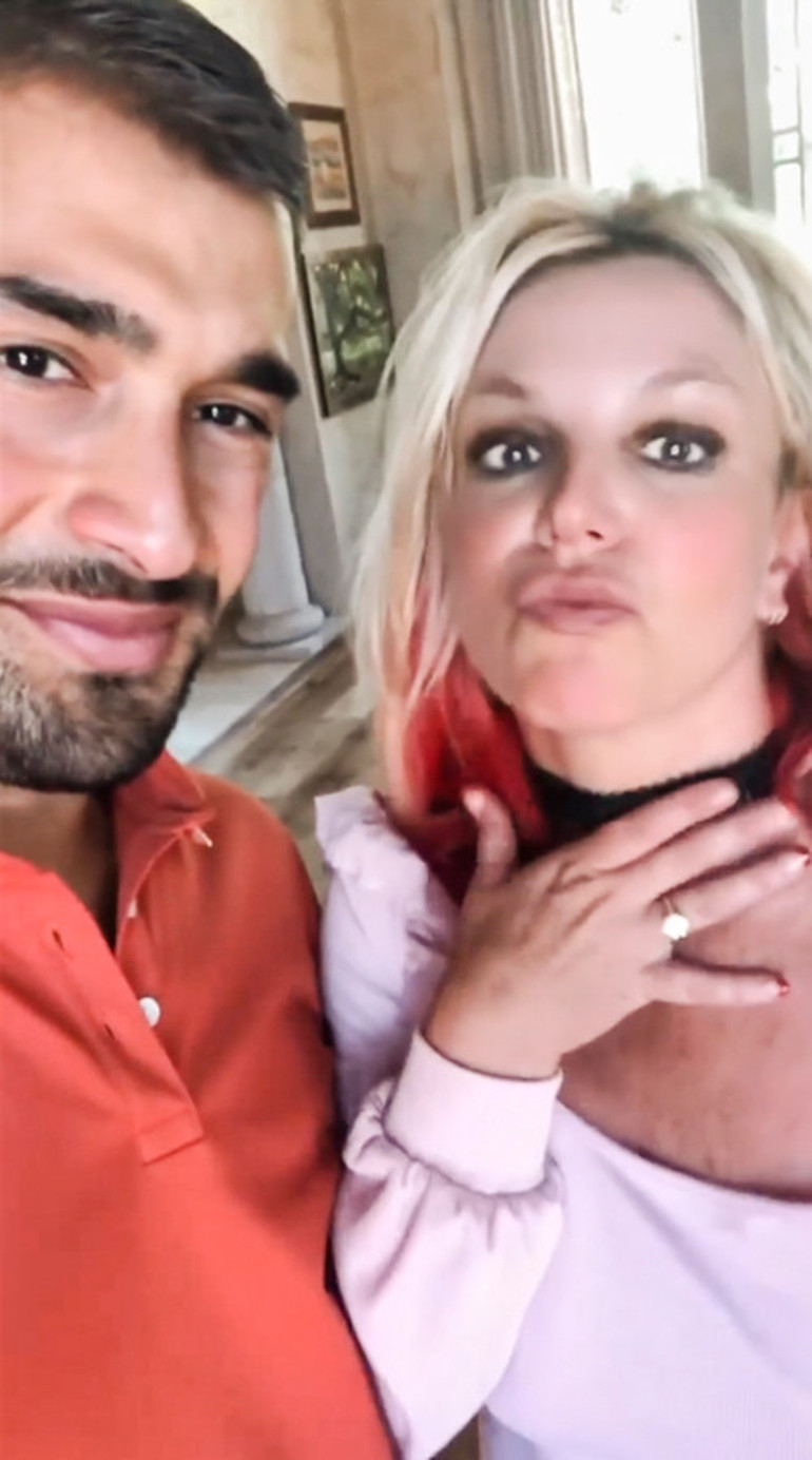 Eski eşi, ünlü şarkıcının düğününü bastı: O benim ilk ve tek eşim