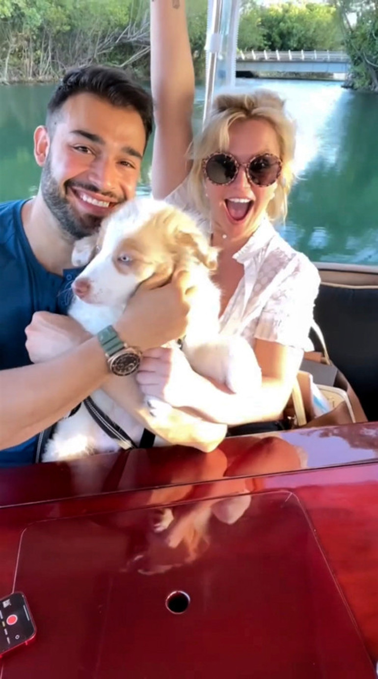 Eski eşi, ünlü şarkıcının düğününü bastı: O benim ilk ve tek eşim