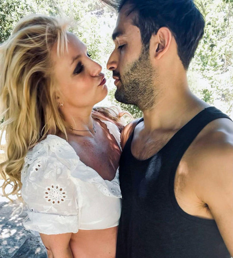 Eski eşi, ünlü şarkıcının düğününü bastı: O benim ilk ve tek eşim