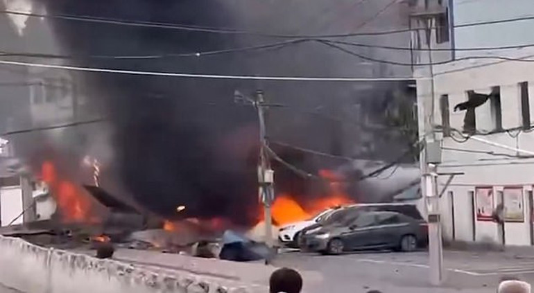 Çin’de büyük panik Savaş jeti evlerin üzerine düştü