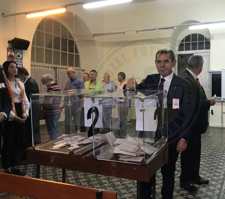 Son Dakika: Galatasarayın yeni başkanı Dursun Özbek oldu Sonuçların ardından ilk açıklama...