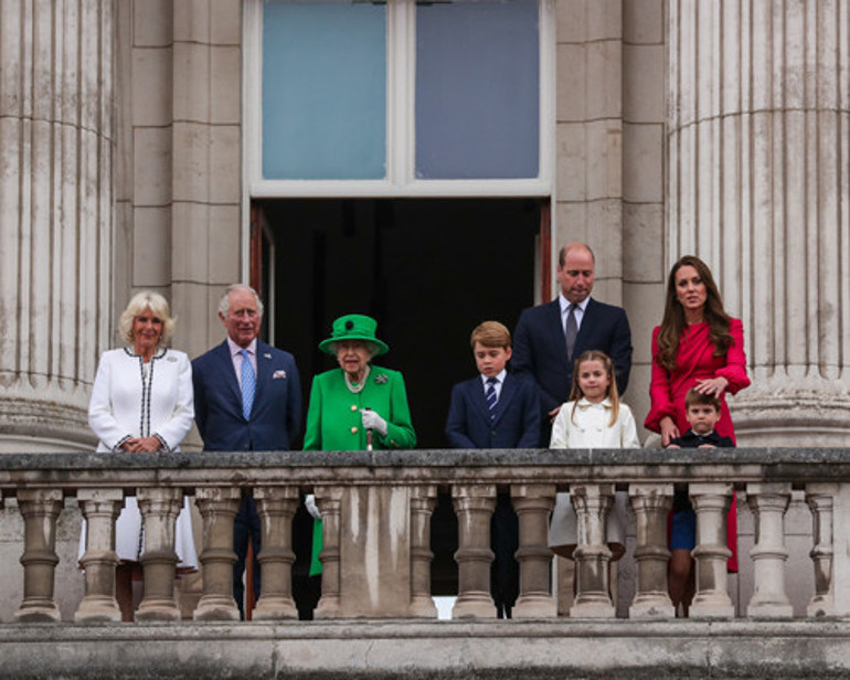 İngiliz kraliyet ailesinde ortalık yine karıştı: Fotoğraftan kesti