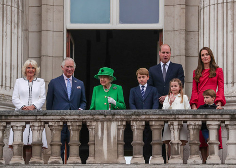 İngiliz kraliyet ailesinde ortalık yine karıştı: Fotoğraftan kesti