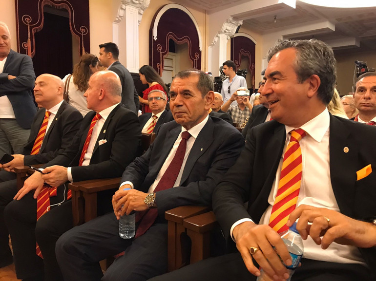 Son Dakika: Galatasarayın yeni başkanı Dursun Özbek oldu Sonuçların ardından ilk açıklama...