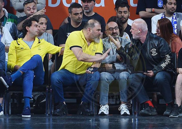 Son dakika: Anadolu Efes - Fenerbahçe Beko maçı sonrası Ergin Atamandan dikkat çeken hareket