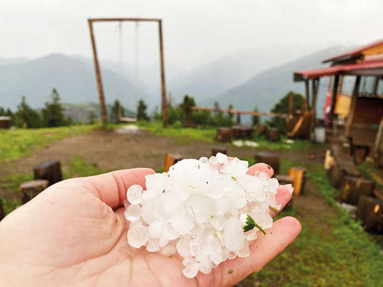 Ankara ve İstanbul dahil pek çok kentte şiddetli yağış... Yaz afeti Başkentte 3 kişi hayatını kaybetti