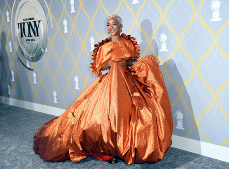 Efsane şarkıcının çocukları ödül gecesinde: Babaları onları böyle göremedi