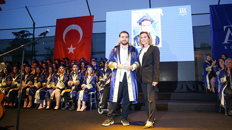 Ata Koleji 2021-2022 mezunlarını verdi