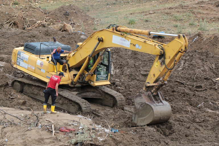Ankara ve İstanbul dahil pek çok kentte şiddetli yağış... Yaz afeti Başkentte 3 kişi hayatını kaybetti