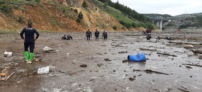Ankara ve İstanbul dahil pek çok kentte şiddetli yağış... Yaz afeti Başkentte 3 kişi hayatını kaybetti