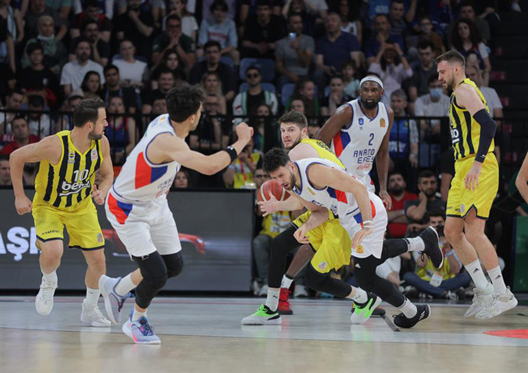 Son dakika: Anadolu Efesi yenen F.Bahçe Beko zafere ulaştı Sarı lacivertliler 10. kez şampiyon oldu