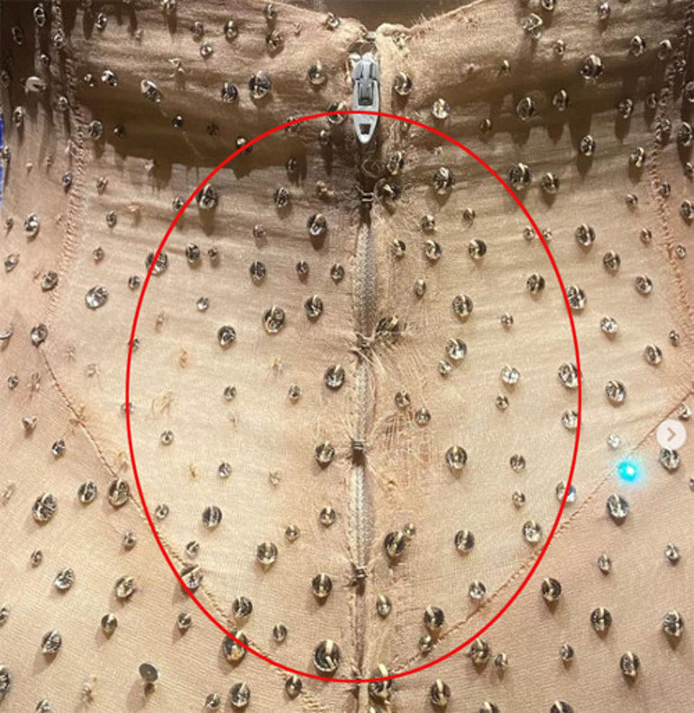 Elbisenin dikişlerini patlatmış: Gözyaşlarımı tutamıyorum, ağlıyorum