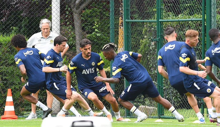 Son dakika: Fenerbahçede Jorge Jesus önderliğinde sezonun ilk idmanı Yeni transfer Lincoln Henrique, Ozan Tufan ve Mesut Özil...