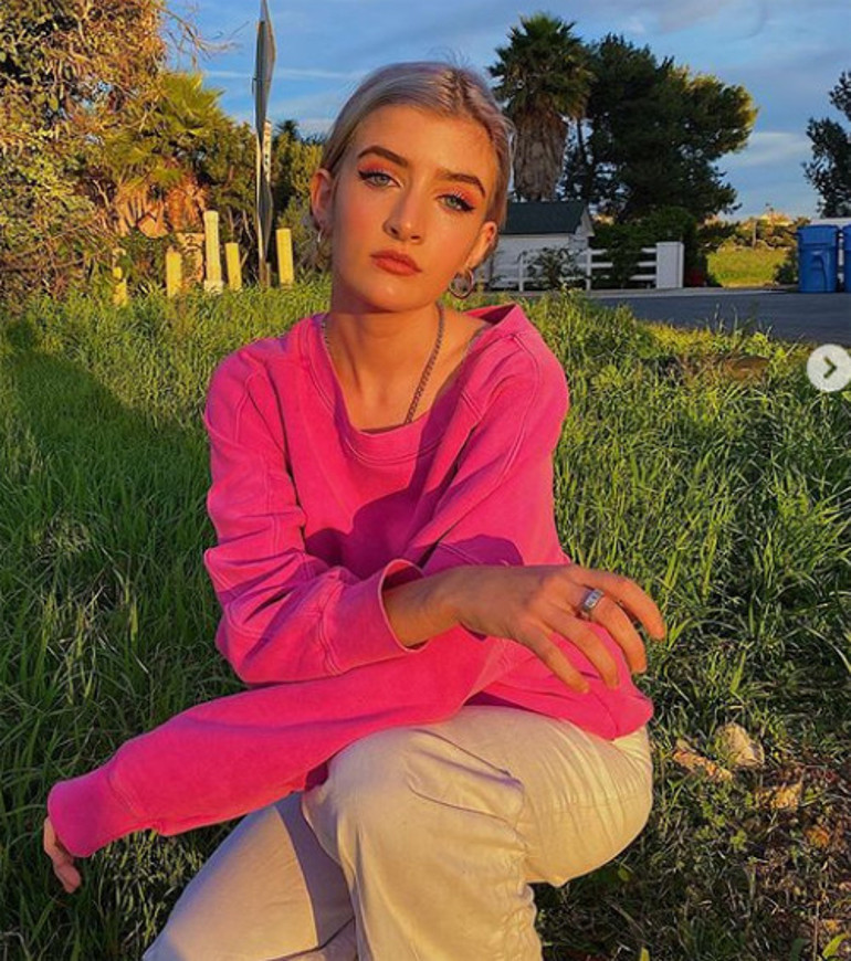 Önce kızı şimdi de kendisi: Ünlü oyuncu da erotik siteye üye oldu