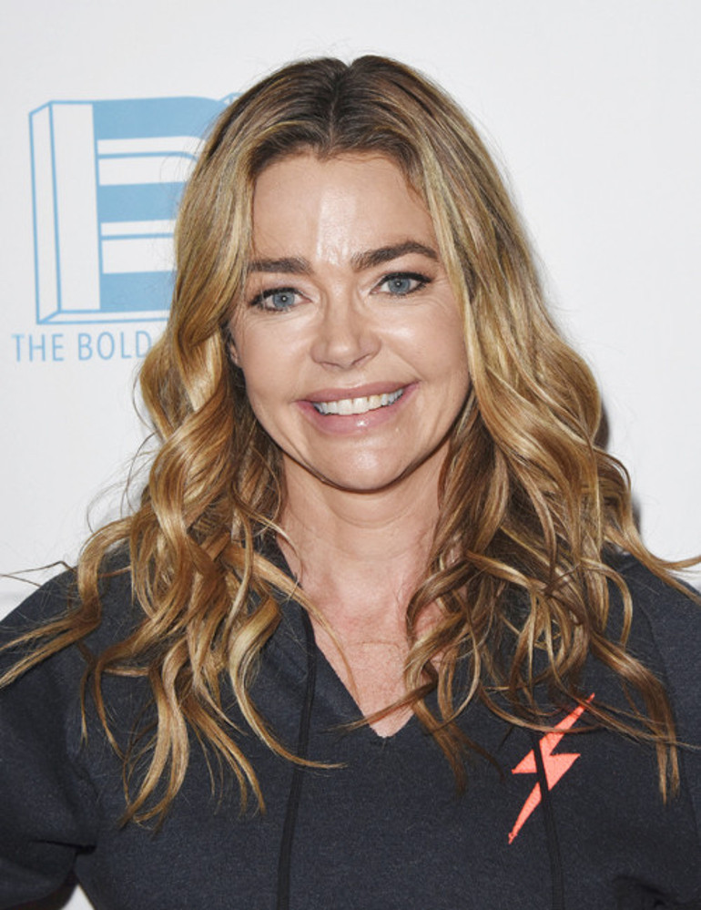 Önce kızı şimdi de kendisi: Ünlü oyuncu da erotik siteye üye oldu