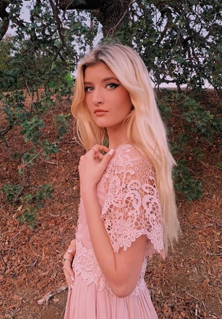 Önce kızı şimdi de kendisi: Ünlü oyuncu da erotik siteye üye oldu