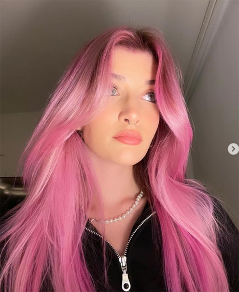 Önce kızı şimdi de kendisi: Ünlü oyuncu da erotik siteye üye oldu