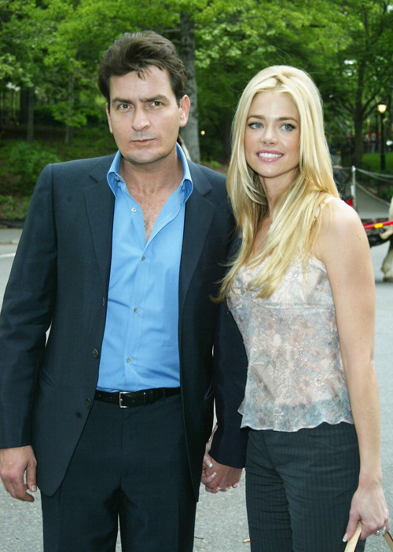 Önce kızı şimdi de kendisi: Ünlü oyuncu da erotik siteye üye oldu