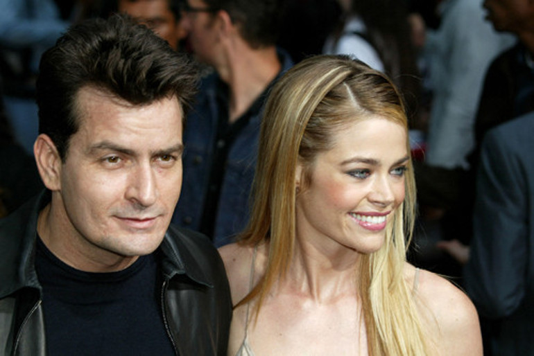 Önce kızı şimdi de kendisi: Ünlü oyuncu da erotik siteye üye oldu