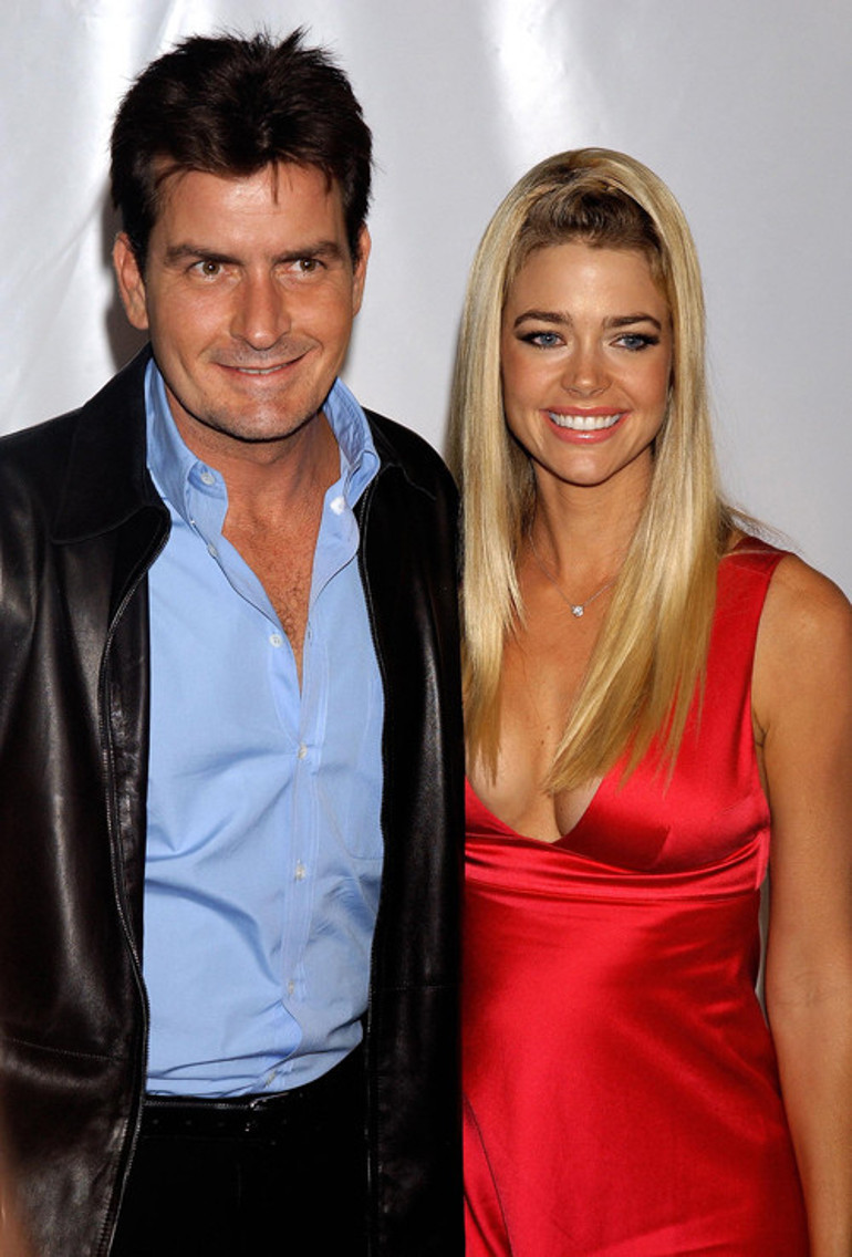 Önce kızı şimdi de kendisi: Ünlü oyuncu da erotik siteye üye oldu