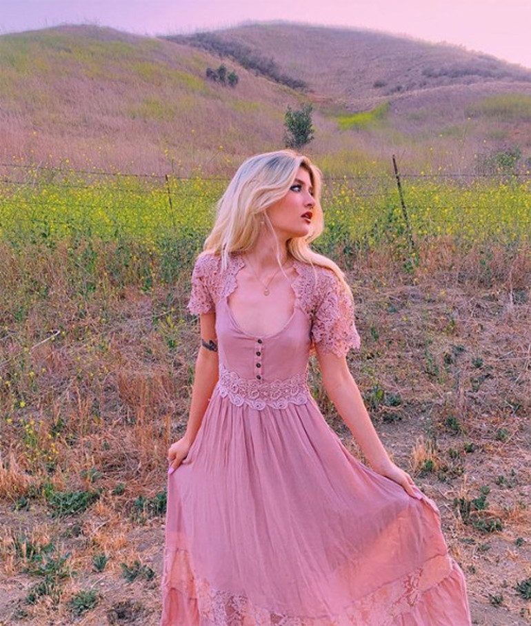 Önce kızı şimdi de kendisi: Ünlü oyuncu da erotik siteye üye oldu