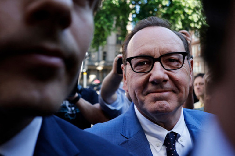 Kevin Spacey, üç erkeği taciz ettiği suçlamasıyla mahkemeye çıktı