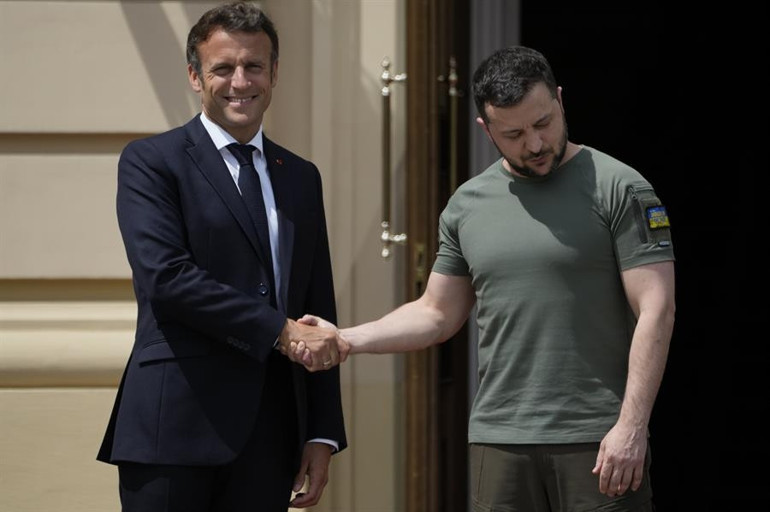 Dünya bu kareleri konuşuyor... Macrondan U dönüşü