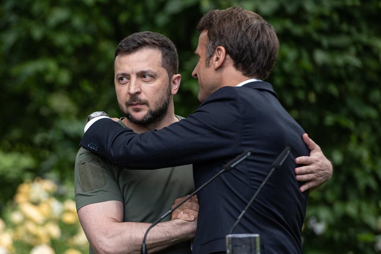 Dünya bu kareleri konuşuyor... Macrondan U dönüşü