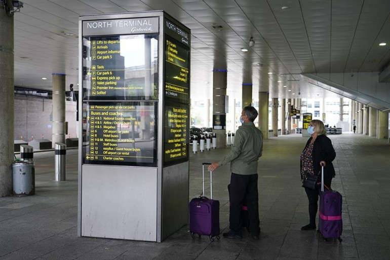 İngilterede havaalanı krizi sürüyor: Gatwick Havalimanı yeterli çalışan olmadığı için yazın uçuş sayısını azaltacak