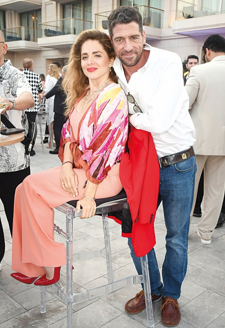 Kırmızı halıda yaz şıklığı