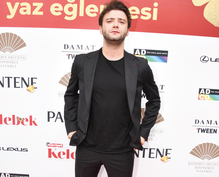 Kelebek Yazı partisi ünlüler geçidi