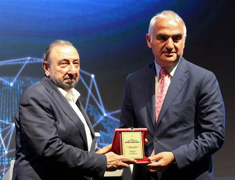 Bakan Ersoy Rezervasyonlar gayet sevindirici durumda dedi ve ekledi: Haziran sonu itibarıyla 19 milyonu yakalamış olacağız