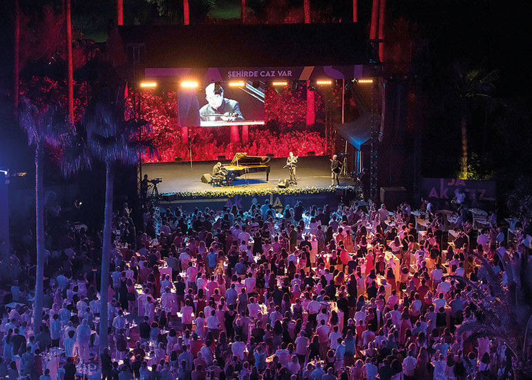 Akdeniz’in eşlik ettiği festival