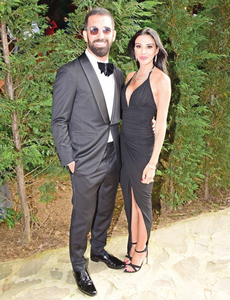 Okan Turan ile Katre Yırtıcı rüya gibi bir törenle evlendi