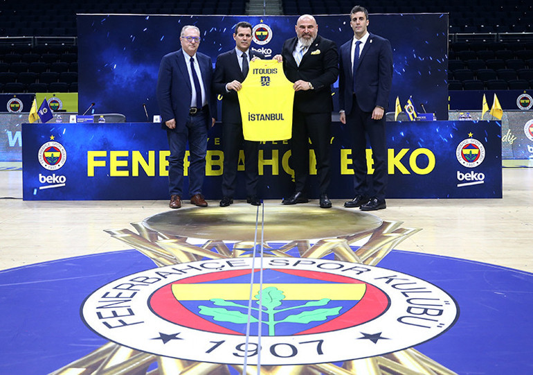 Fenerbahçe Bekonun yeni hocası Dimitris Itoudis imza töreninde açıkladı Jan Vesely resmen ayrıldı, Nando De Colo ve Scotie Wilbekin...