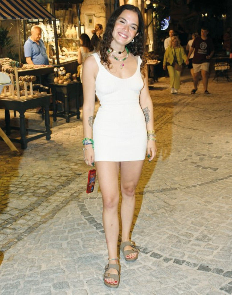 11 ay önce evlendiği Tolga Akıştan boşanacağını açıklamıştı... Zeynep Bastıkın moral tatili